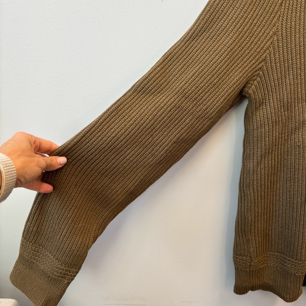 L.L. Bean Signature Men's Medium Henley Sweater Khaki Green Cotton - Picture 7 of 12